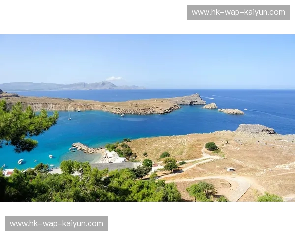 亚得里亚海明珠与阿尔卑斯山脉的交响：里耶卡与萨尔的足球之约